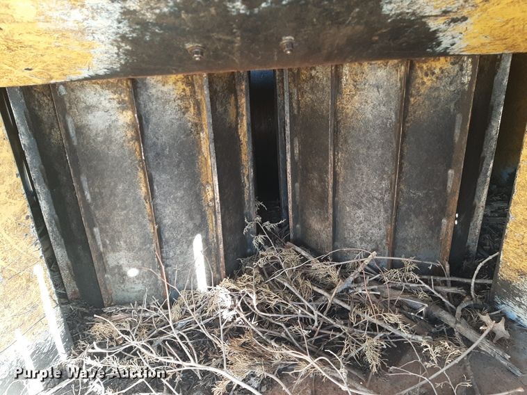 image for item LX9802 2005 Vermeer BC1400  wood chipper