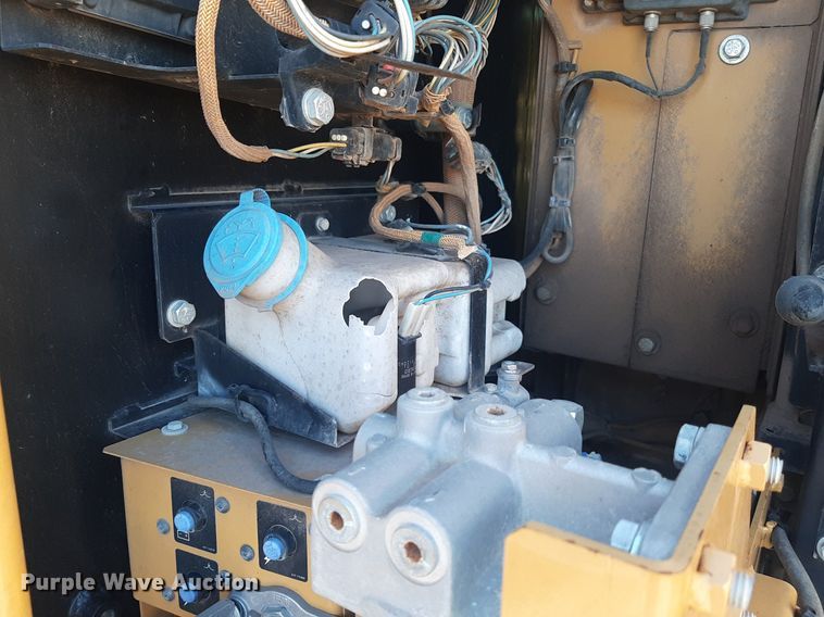 image for item LX9812 2011 Caterpillar 319D LN  excavator