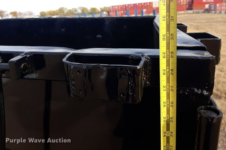 image for item LX9813 2003 Parker  dump trailer