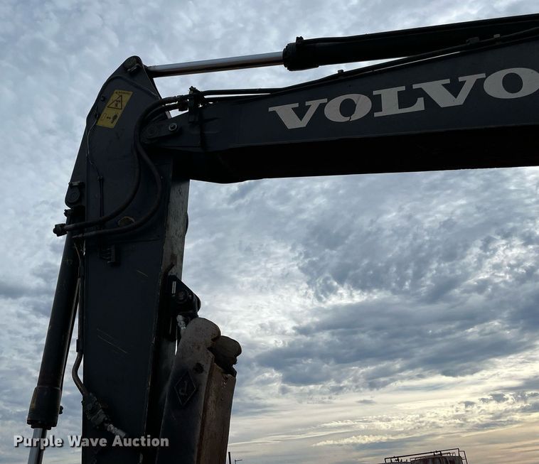 image for item LY9485 2012 Volvo EX220DL  excavator
