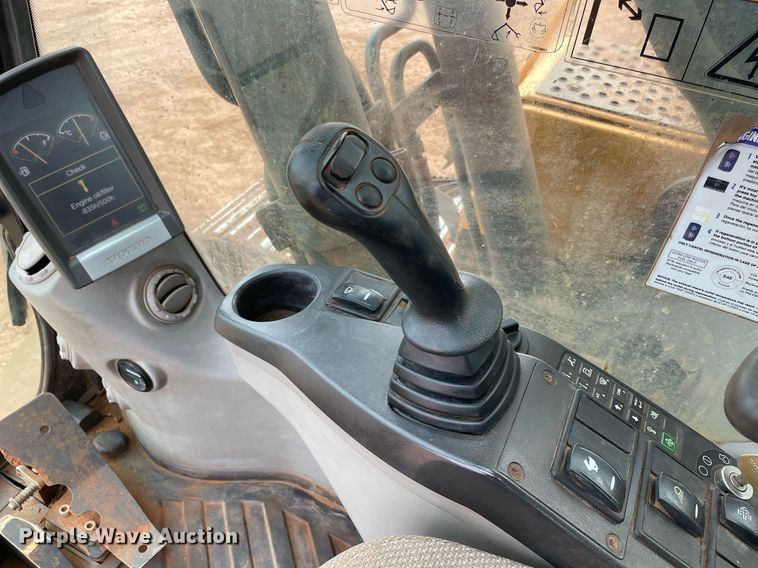 image for item LY9485 2012 Volvo EX220DL  excavator