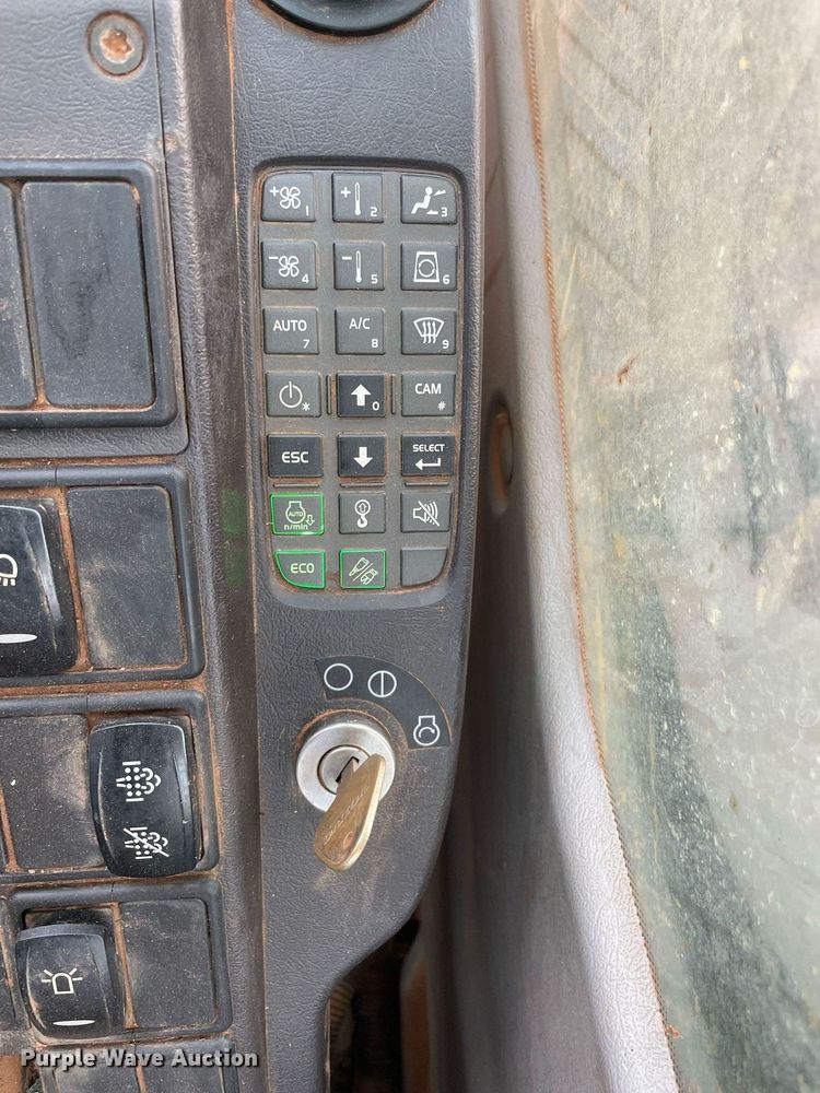 image for item LY9485 2012 Volvo EX220DL  excavator