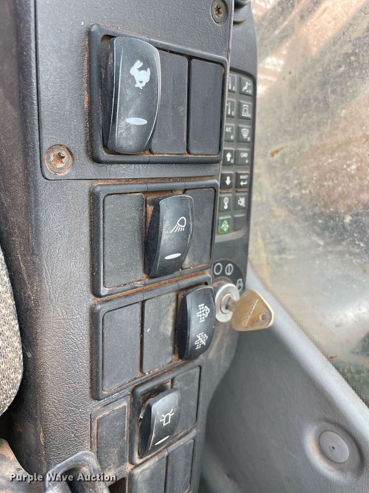 image for item LY9485 2012 Volvo EX220DL  excavator