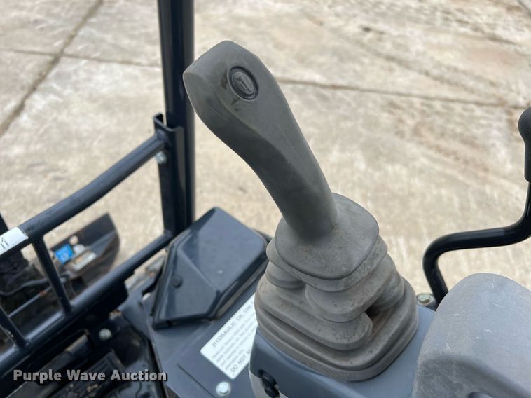 image for item MH9927 2019 John Deere 17G  mini excavator