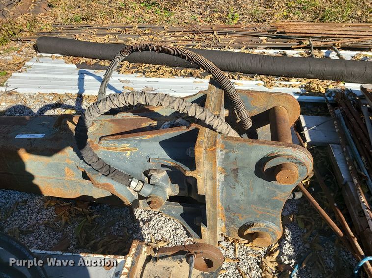 image for item MJ9486 Komatsu JPB 2200V  breaker