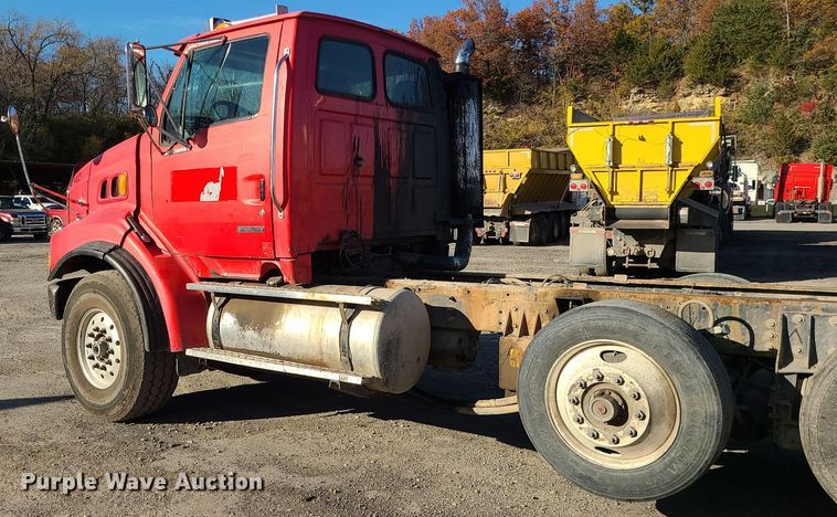 image for item MJ9520 2004 Sterling  truck cab and chassis