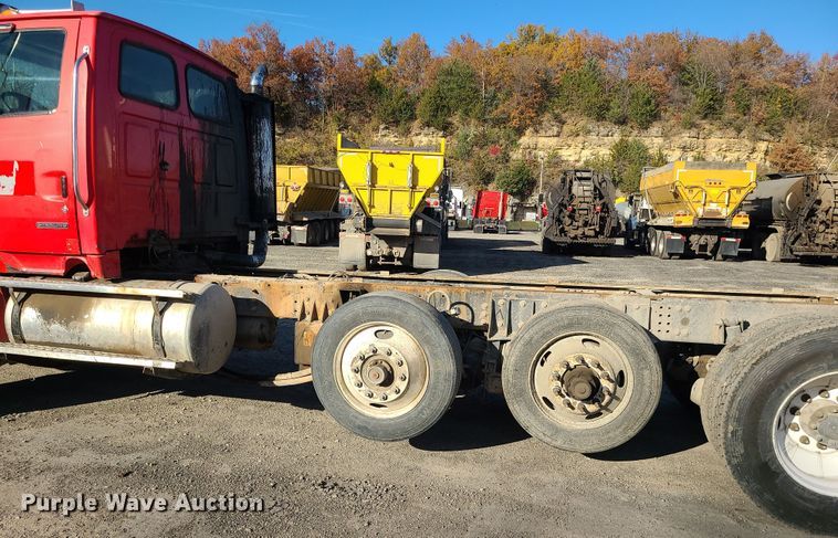 image for item MJ9520 2004 Sterling  truck cab and chassis