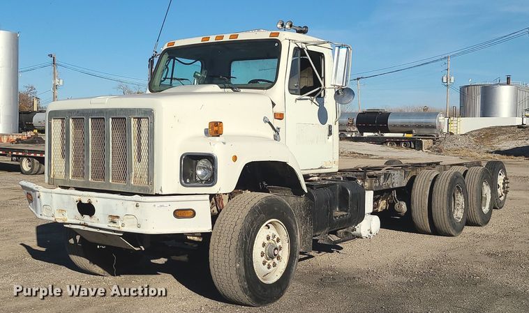 image for item MJ9521 1998 International  truck cab and chassis