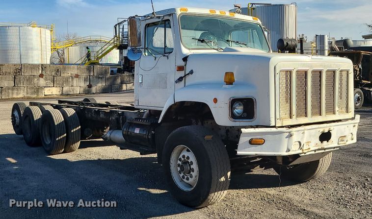 image for item MJ9521 1998 International  truck cab and chassis