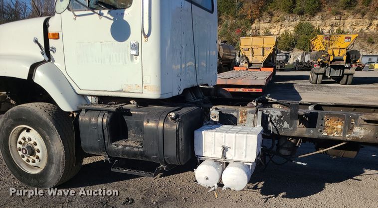 image for item MJ9521 1998 International  truck cab and chassis