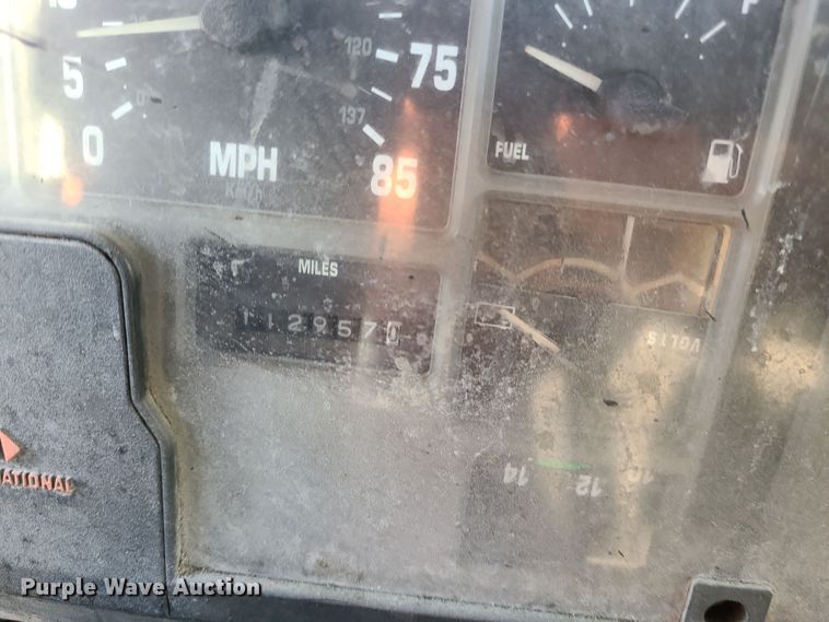 image for item MJ9521 1998 International  truck cab and chassis