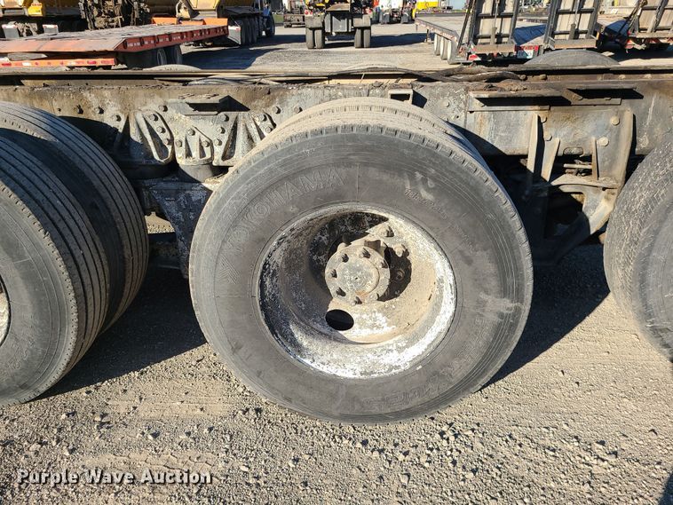 image for item MJ9521 1998 International  truck cab and chassis