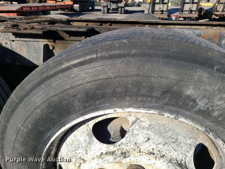 image for item MJ9521 1998 International  truck cab and chassis