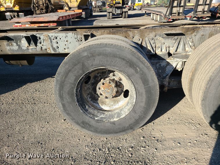 image for item MJ9521 1998 International  truck cab and chassis