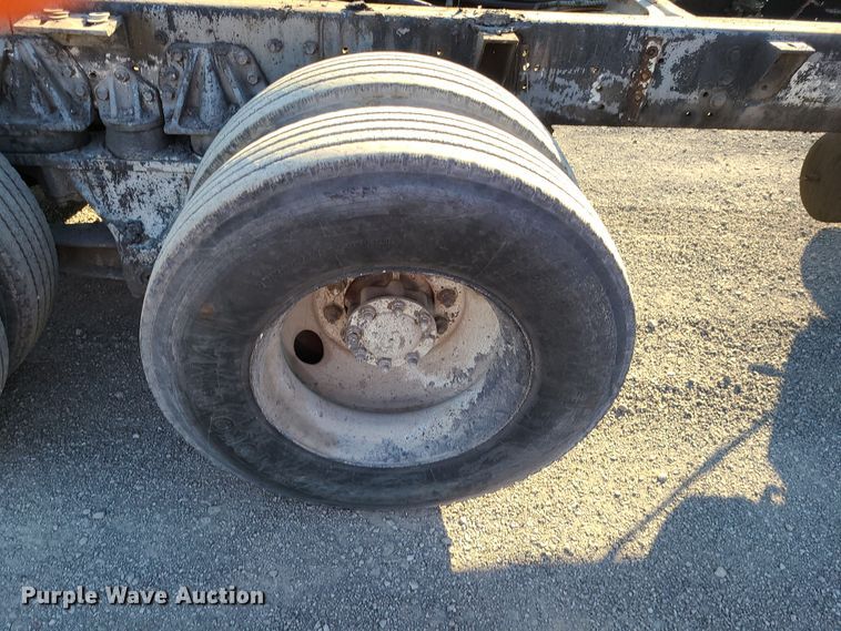 image for item MJ9521 1998 International  truck cab and chassis