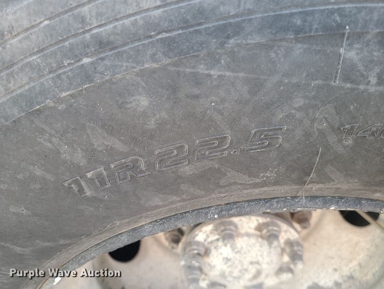 image for item MJ9521 1998 International  truck cab and chassis