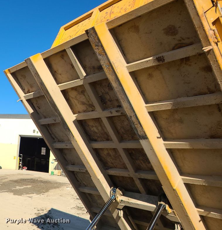 image for item MJ9524 2013 Morooka MSF-800VD  track carrier