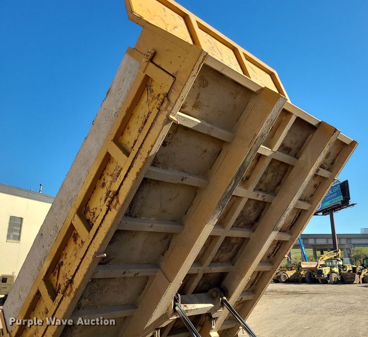 image for item MJ9524 2013 Morooka MSF-800VD  track carrier