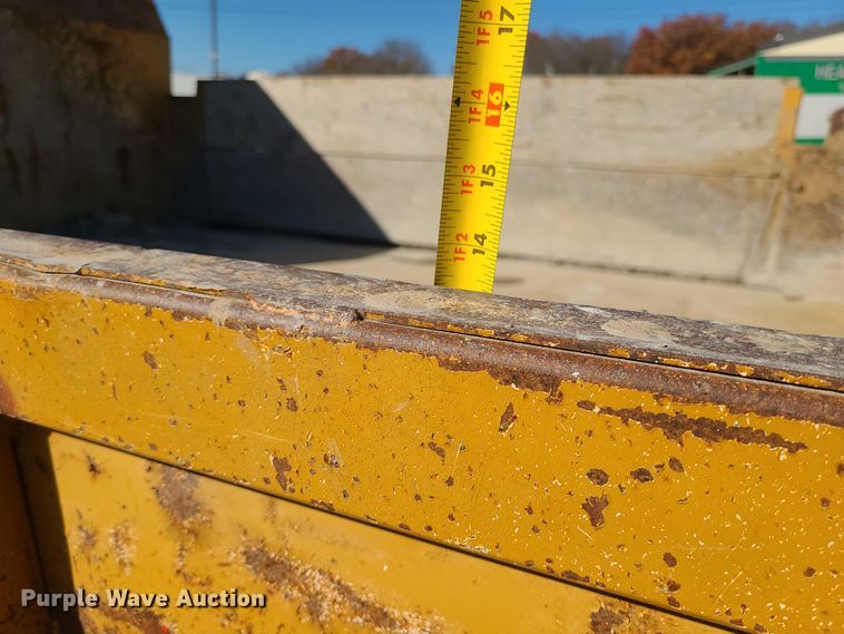 image for item MJ9524 2013 Morooka MSF-800VD  track carrier