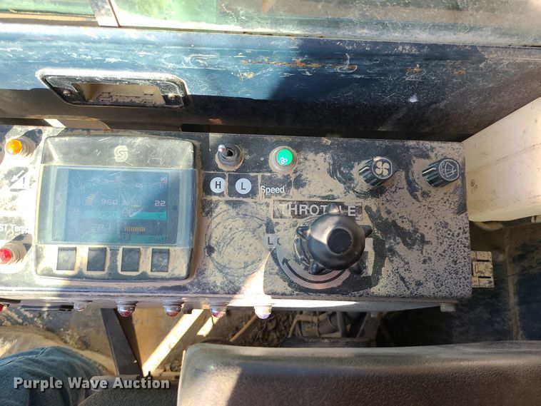 image for item MJ9524 2013 Morooka MSF-800VD  track carrier