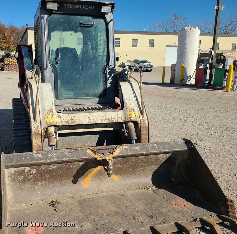 image for item MJ9527 2011 Takeuchi TL250  tracked skid steer loader