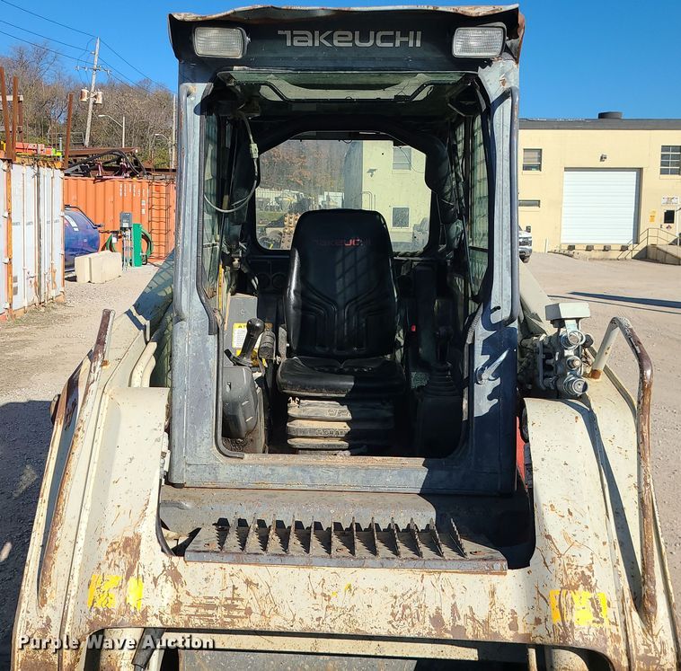 image for item MJ9527 2011 Takeuchi TL250  tracked skid steer loader