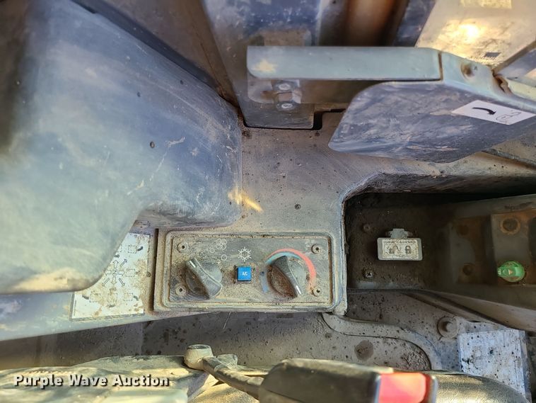 image for item MJ9527 2011 Takeuchi TL250  tracked skid steer loader