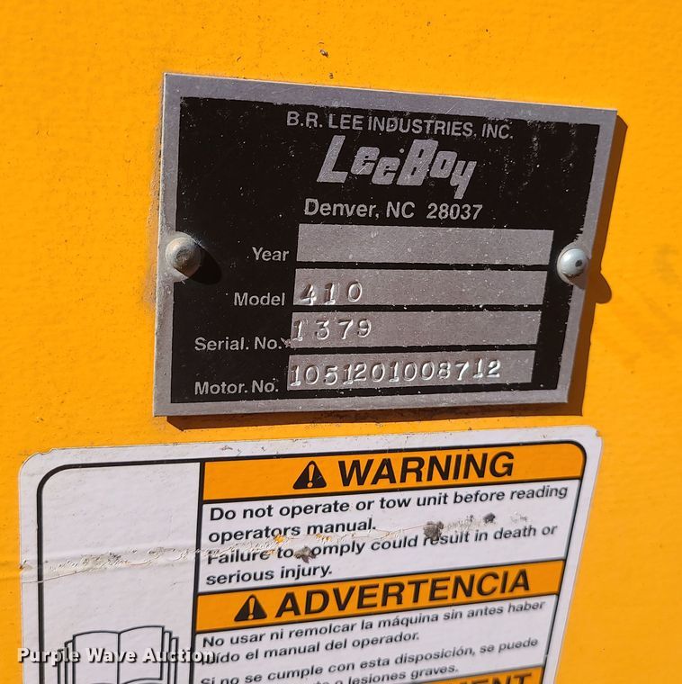 image for item MJ9529 LeeBoy 410  pneumatic roller