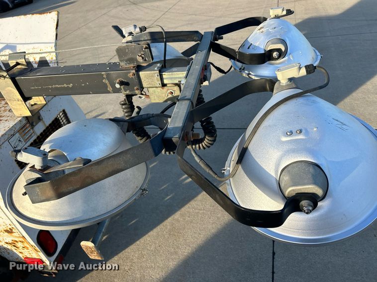 image for item MO9079 2004 Wacker LTC4  light plant