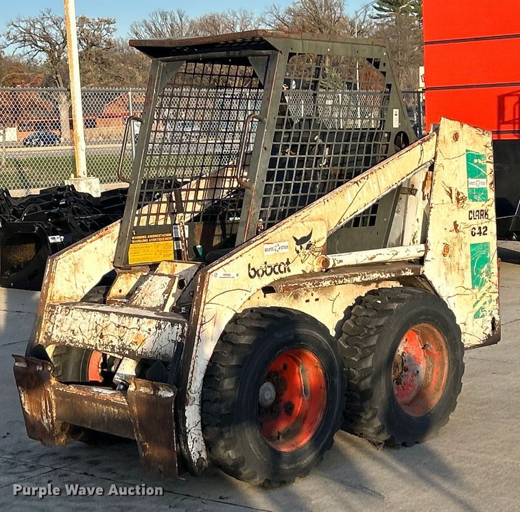 image for item MO9080 1981 Bobcat 642  skid steer loader
