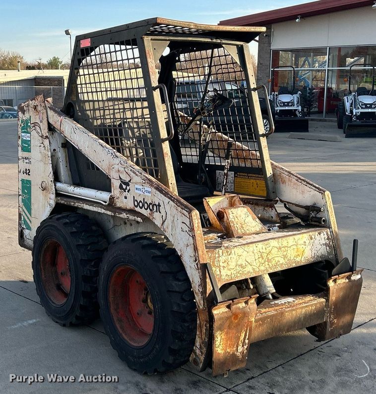 image for item MO9080 1981 Bobcat 642  skid steer loader