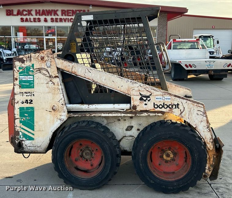 image for item MO9080 1981 Bobcat 642  skid steer loader