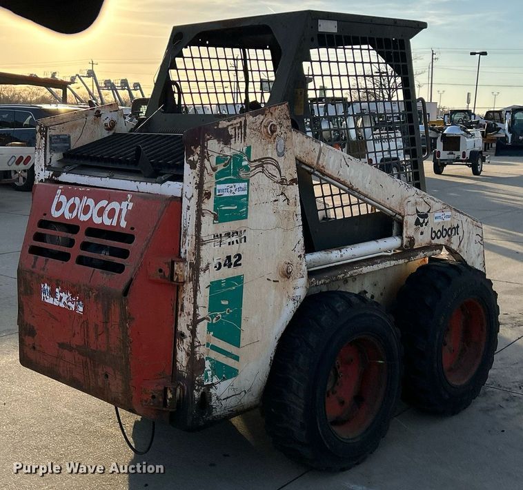 image for item MO9080 1981 Bobcat 642  skid steer loader