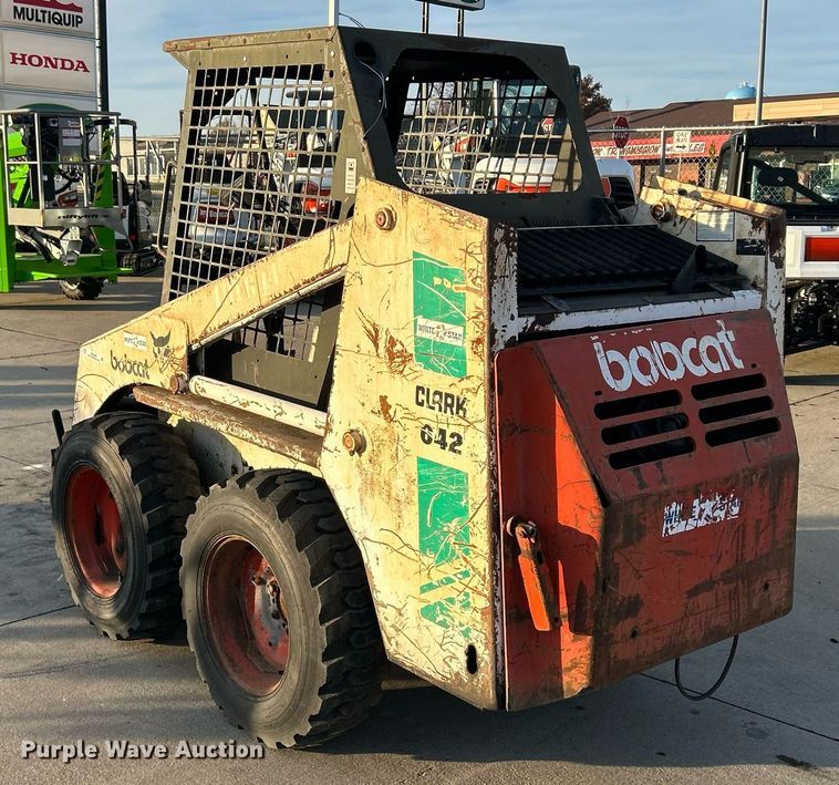 image for item MO9080 1981 Bobcat 642  skid steer loader