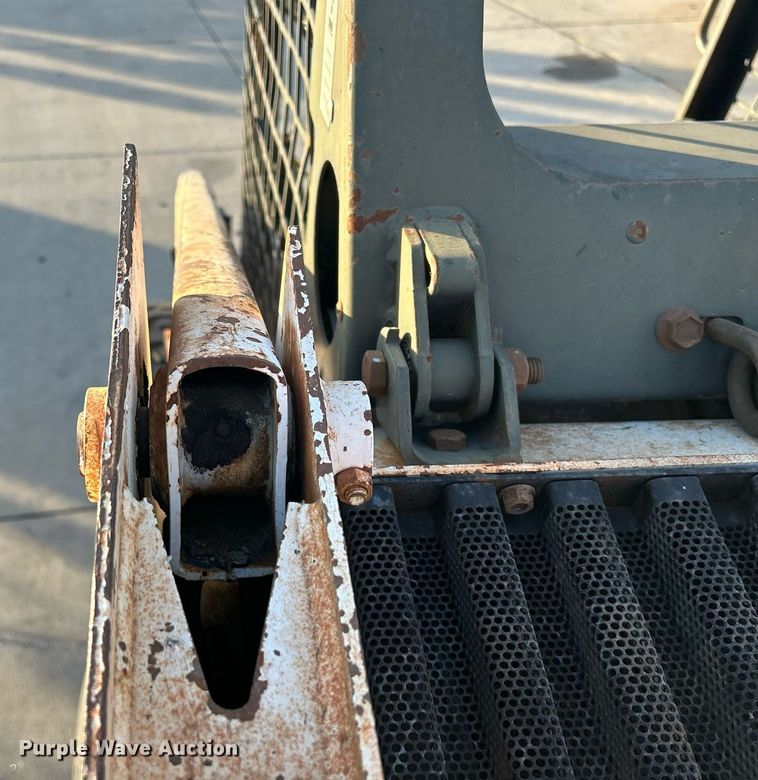 image for item MO9080 1981 Bobcat 642  skid steer loader