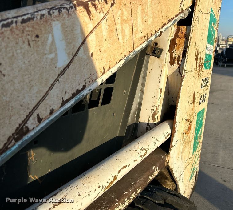 image for item MO9080 1981 Bobcat 642  skid steer loader