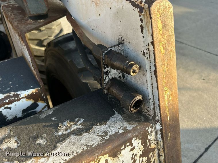 image for item MO9080 1981 Bobcat 642  skid steer loader