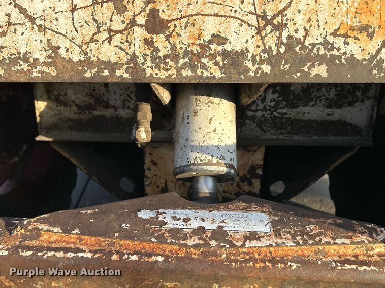 image for item MO9080 1981 Bobcat 642  skid steer loader