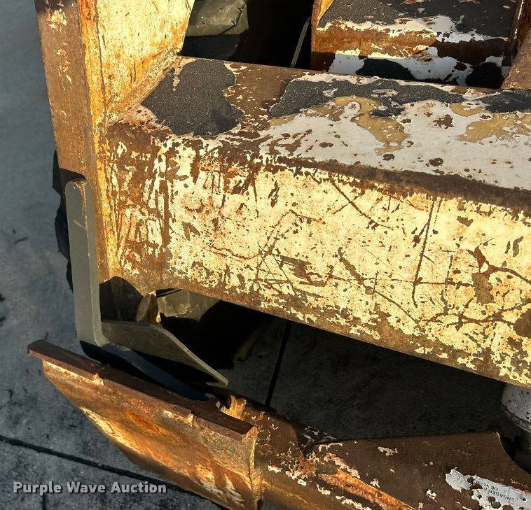 image for item MO9080 1981 Bobcat 642  skid steer loader