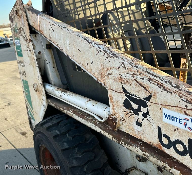 image for item MO9080 1981 Bobcat 642  skid steer loader