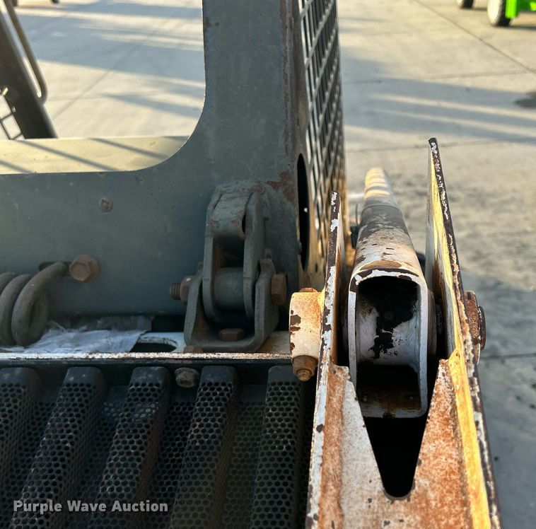 image for item MO9080 1981 Bobcat 642  skid steer loader