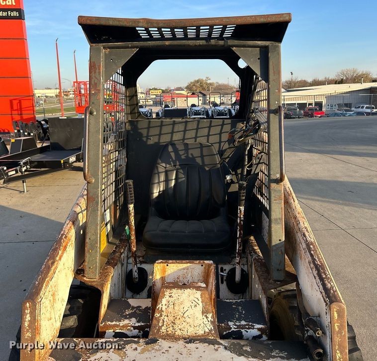 image for item MO9080 1981 Bobcat 642  skid steer loader