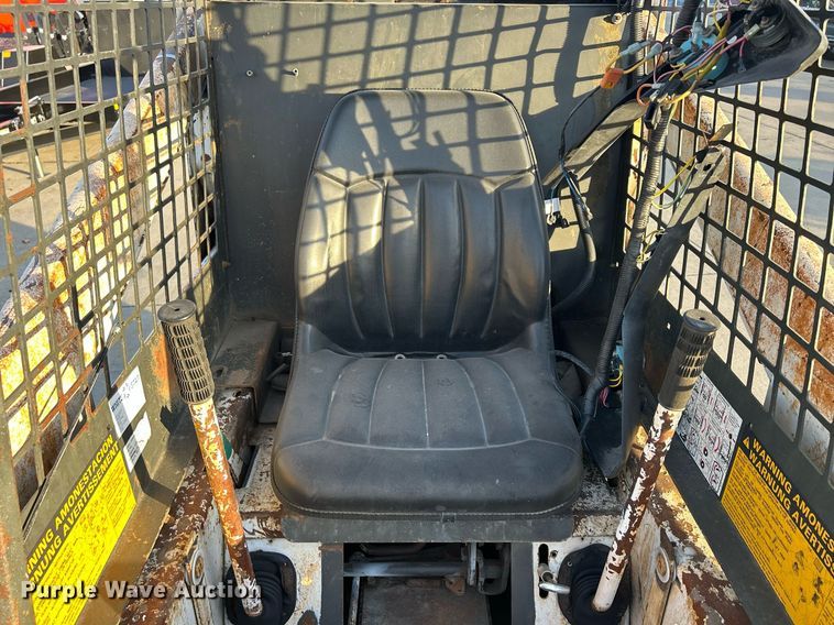 image for item MO9080 1981 Bobcat 642  skid steer loader