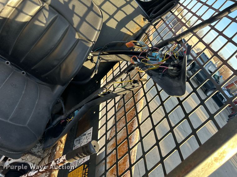 image for item MO9080 1981 Bobcat 642  skid steer loader