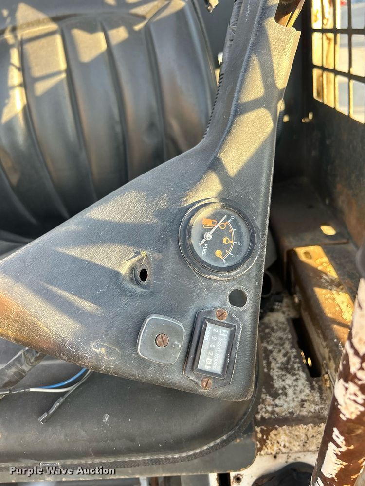 image for item MO9080 1981 Bobcat 642  skid steer loader