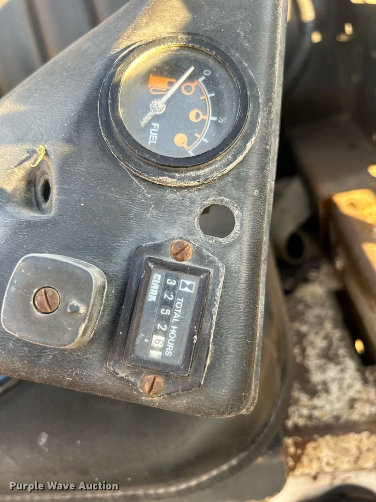 image for item MO9080 1981 Bobcat 642  skid steer loader