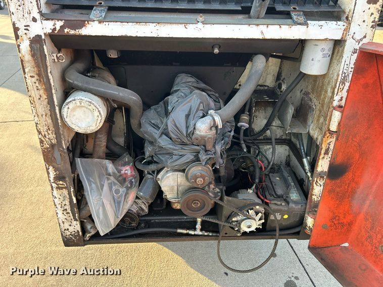 image for item MO9080 1981 Bobcat 642  skid steer loader