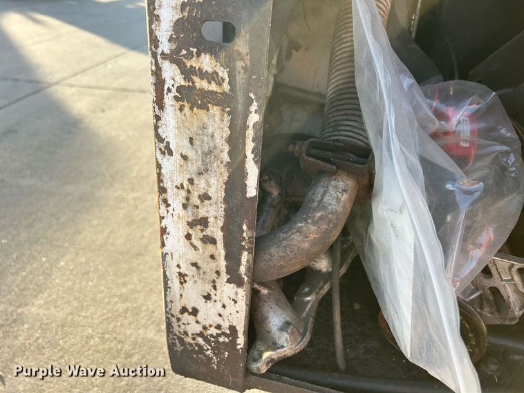 image for item MO9080 1981 Bobcat 642  skid steer loader