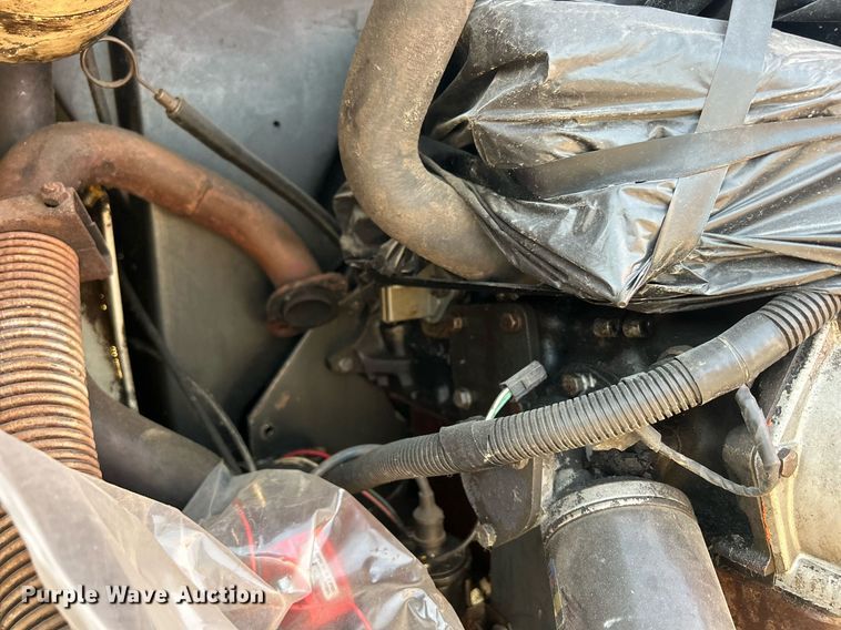 image for item MO9080 1981 Bobcat 642  skid steer loader