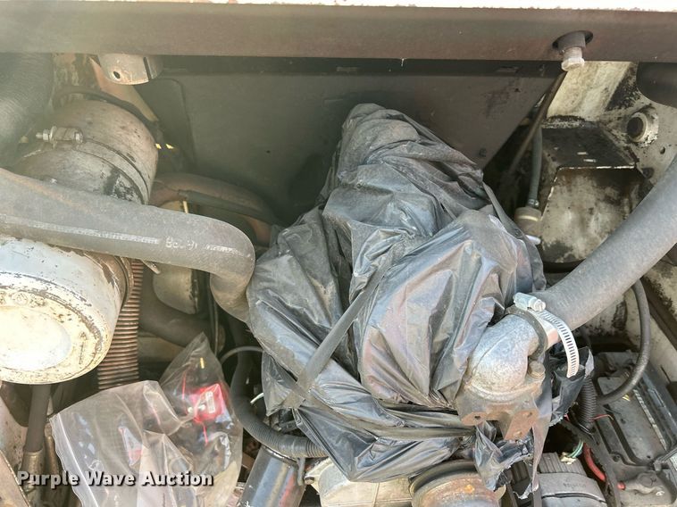 image for item MO9080 1981 Bobcat 642  skid steer loader